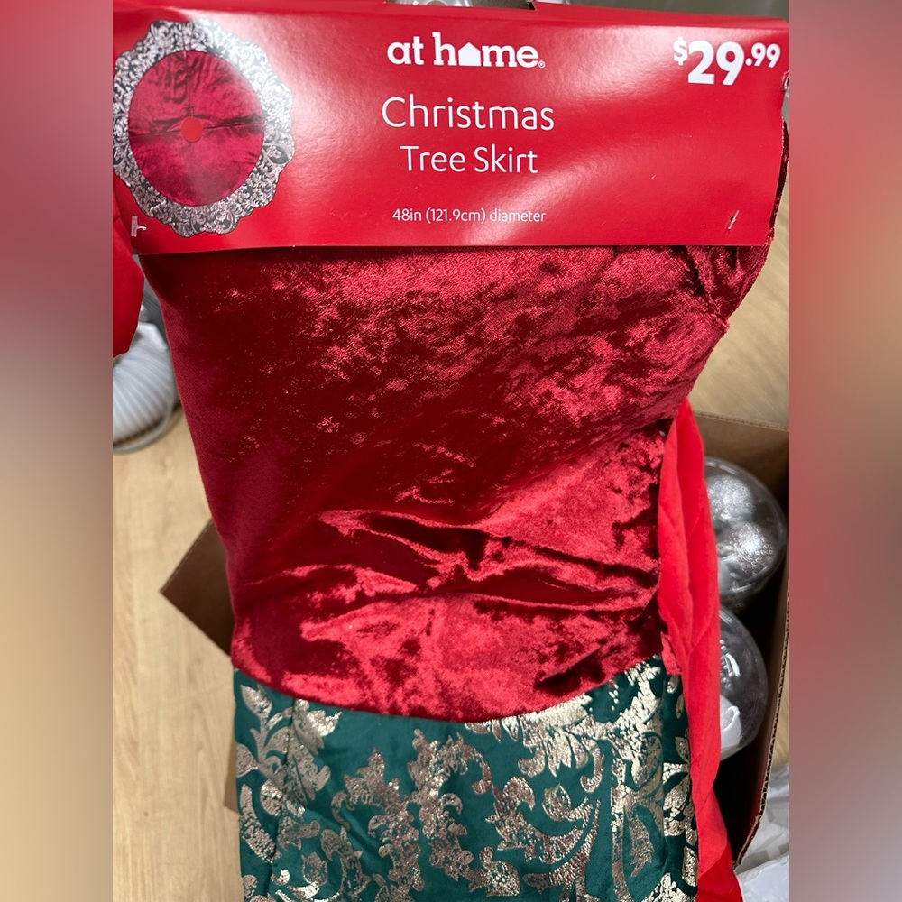Velvet 48in diameter tree skirt